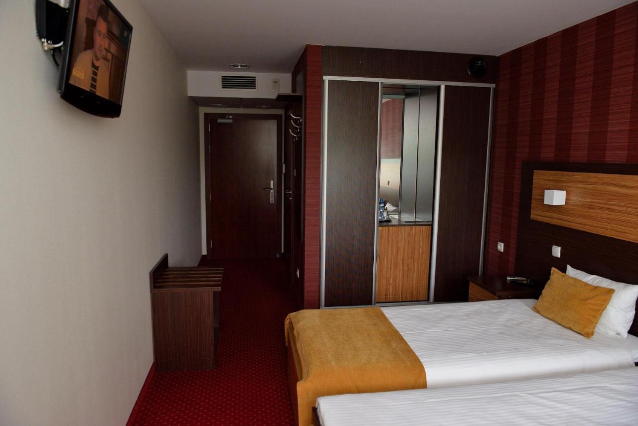 Quest Hotel - Dawniej Hotel Planeta Brzesko Bagian luar foto