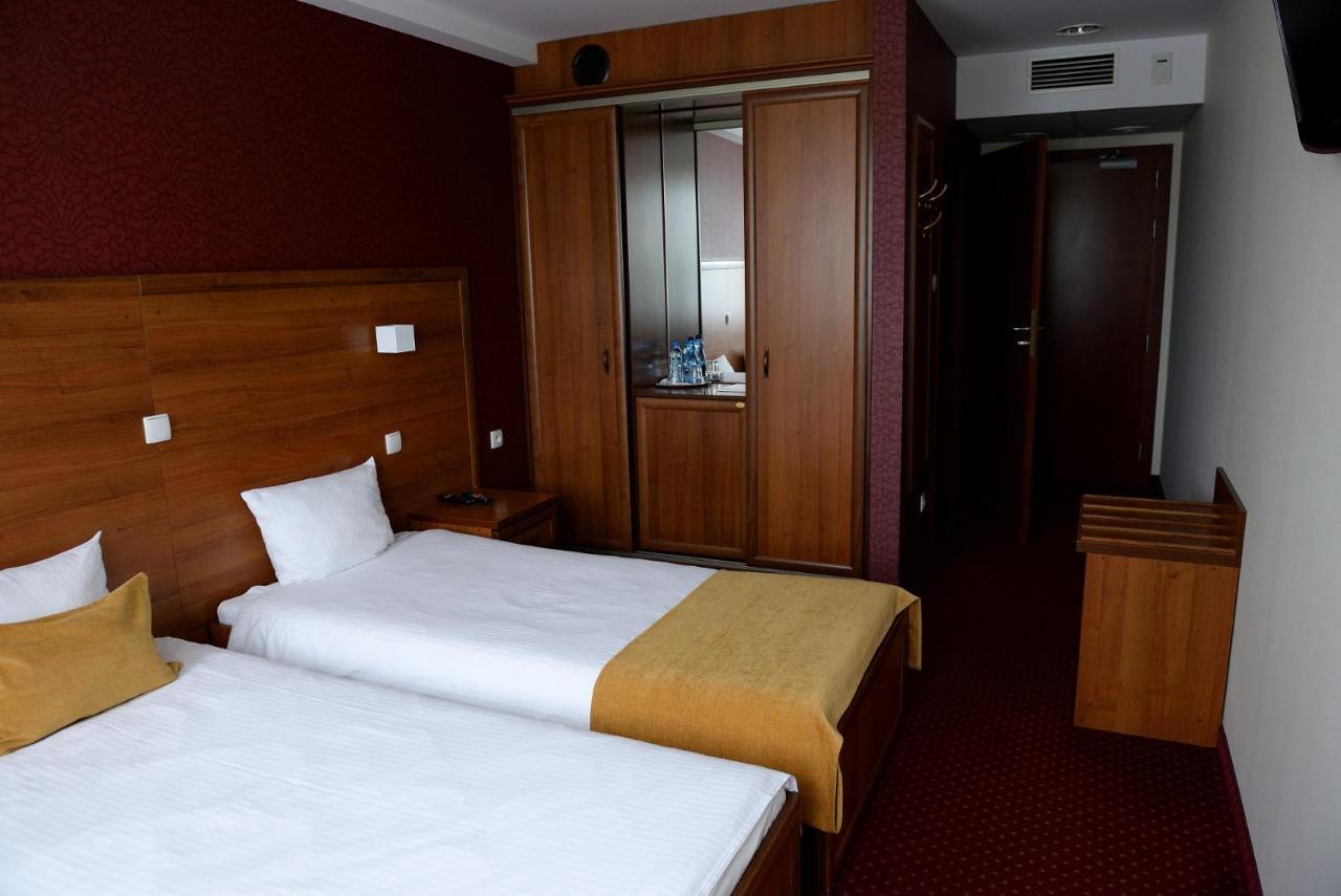 Quest Hotel - Dawniej Hotel Planeta Brzesko Bagian luar foto