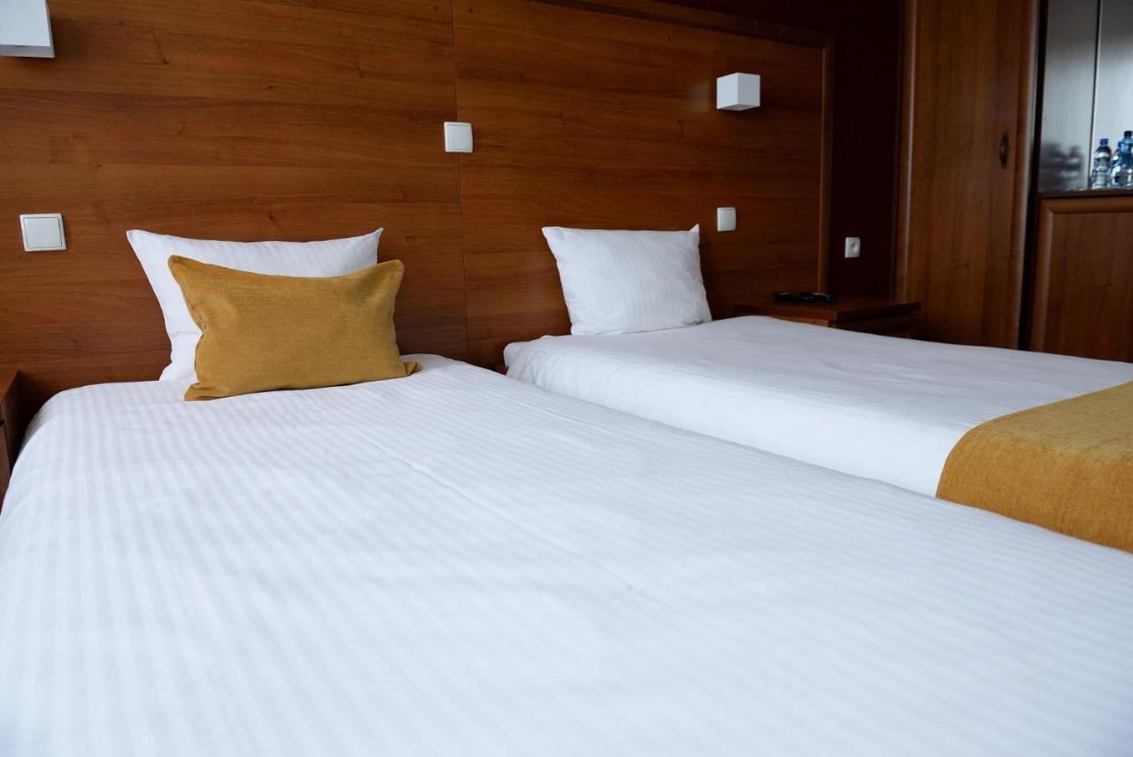 Quest Hotel - Dawniej Hotel Planeta Brzesko Bagian luar foto
