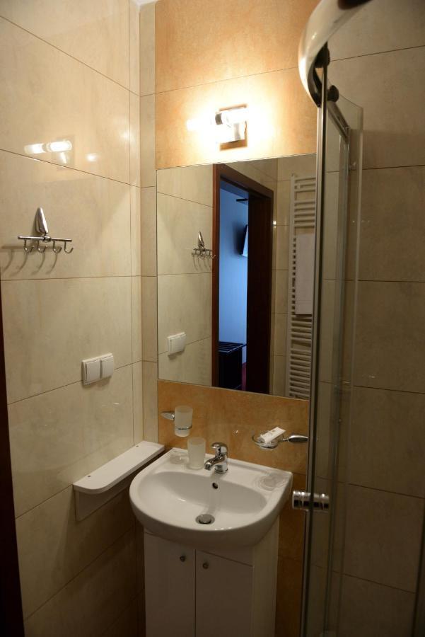 Quest Hotel - Dawniej Hotel Planeta Brzesko Bagian luar foto