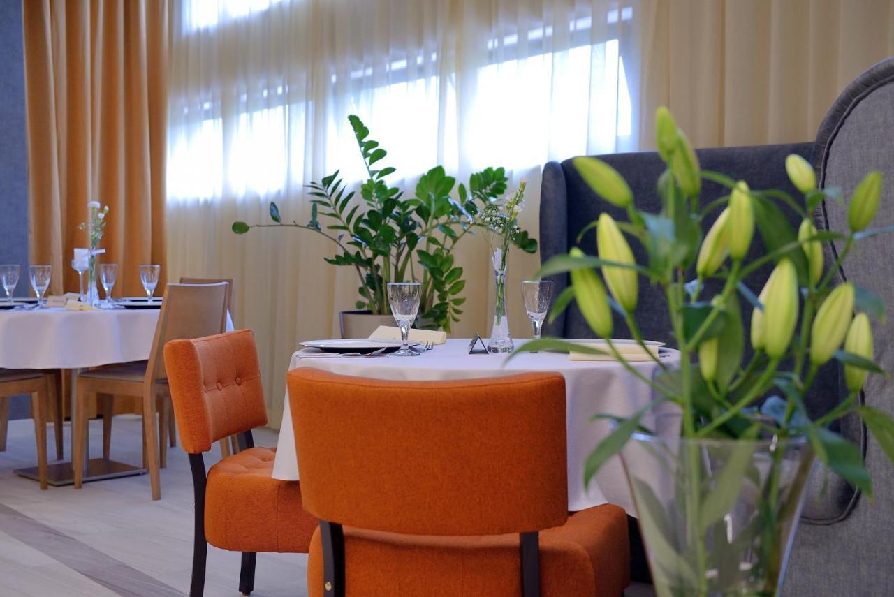 Quest Hotel - Dawniej Hotel Planeta Brzesko Bagian luar foto