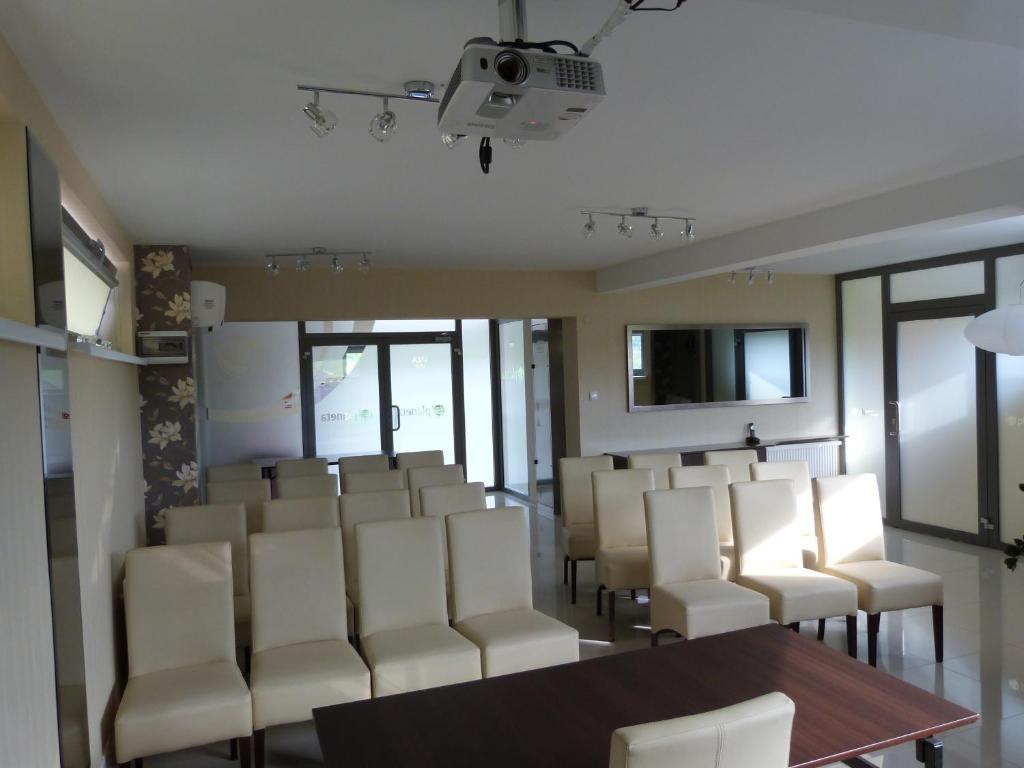 Quest Hotel - Dawniej Hotel Planeta Brzesko Bagian luar foto