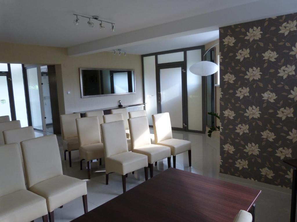 Quest Hotel - Dawniej Hotel Planeta Brzesko Bagian luar foto